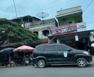Mobil Pemkot Parkir  Saat sidak Tepat  diatas Jembatan
